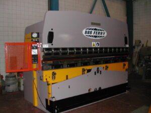 Plegadora Mebusa 3000x65t reconstruida con normativa de seguridad y garantía