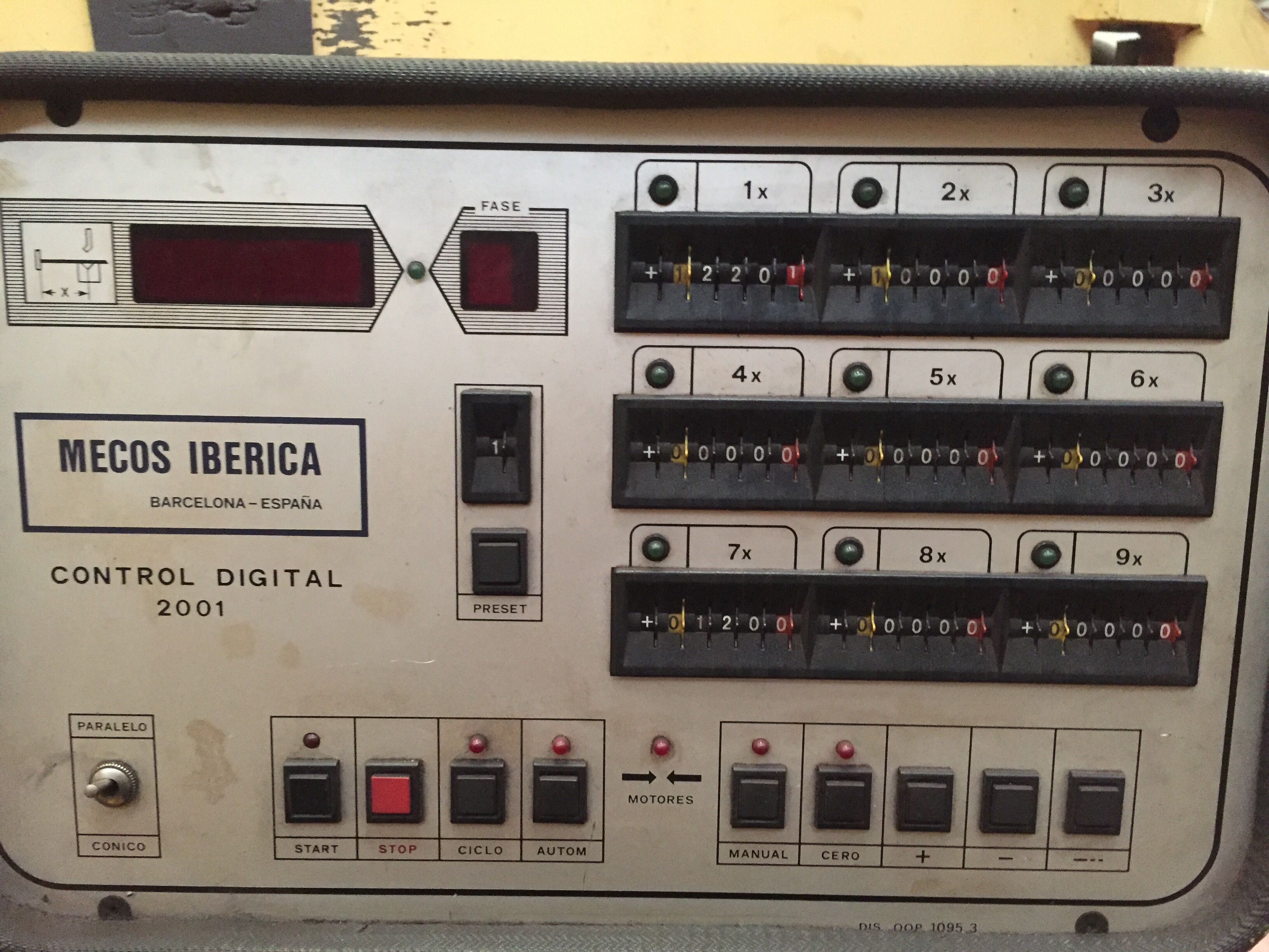 CNC MECOS 2001 controla 1 eje (X)